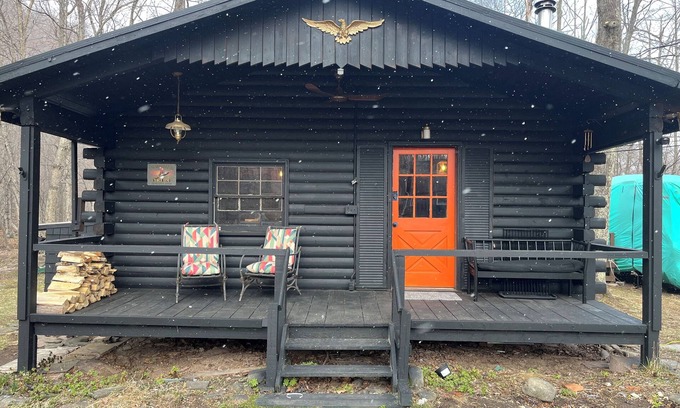 Oliverea Cabin | Bunkhouse 38: Serene Wilderness Retreat near Esopus Creek