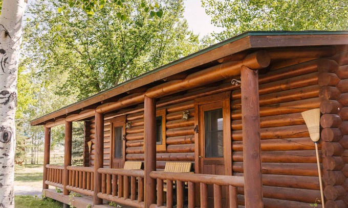 Bozeman Cabin | Bunkhouse 4 at Gallatin Canyon Cabins