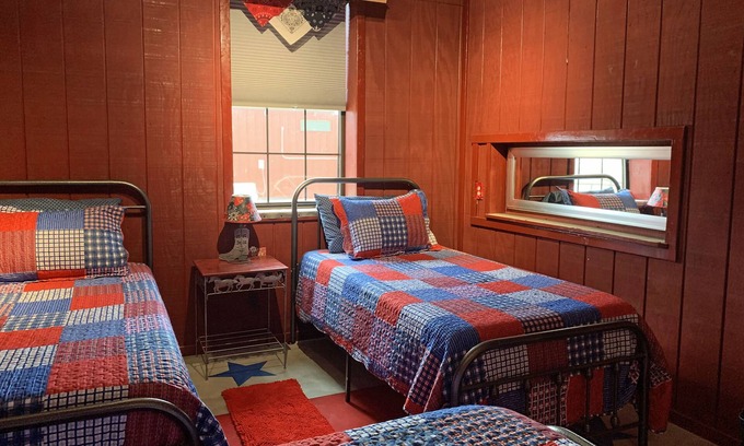 Cache Cabin | Bunkhouse Cabin The Lazy Buffalo Cache Wichita Mountains Family Reunion Kitchen