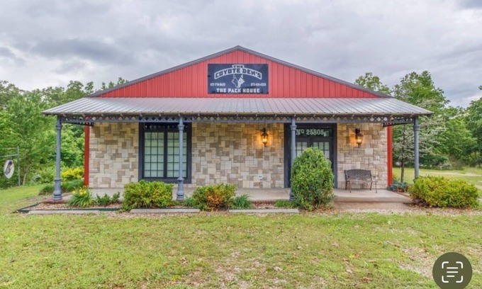 Lebanon House | Bunkhouse Near Bennett Springs State Park