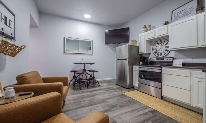 Maryville Apartment | Bunkhouse on the Square-Pet Friendly!