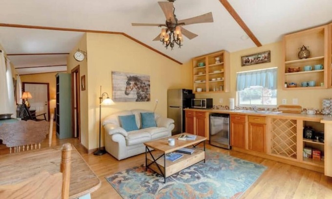 Morriston House | Bunkhouse Overlooking 10 Acre Horse Farm