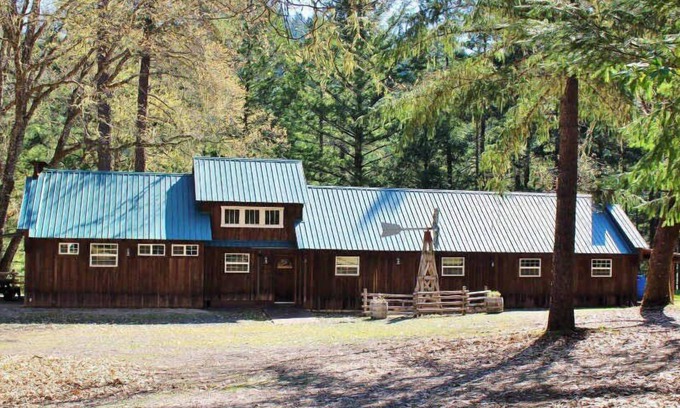 Selma Cabin | Bunkhouse Sleeps 20 Weddings Reunions WiFi