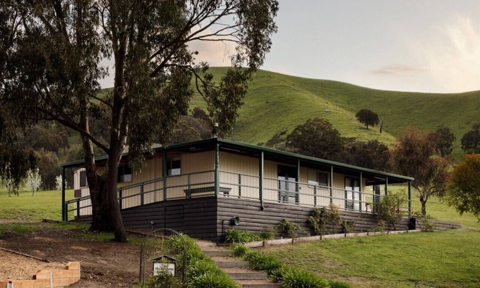 Strath Creek House | Bunkhouse & The Village Green
