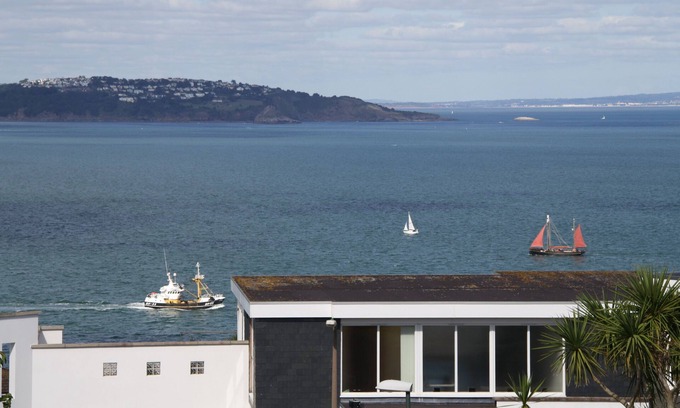 Brixham House | BUNTING BRIXHAM - Beautiful marine town house with extensive sea views
