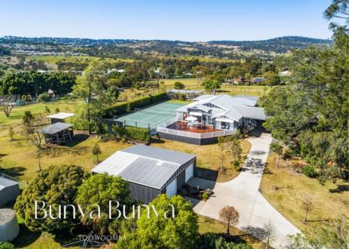 Glenvale House | Bunya Bunya Luxury Estate Toowoomba set over 2 acres with Tennis Court
