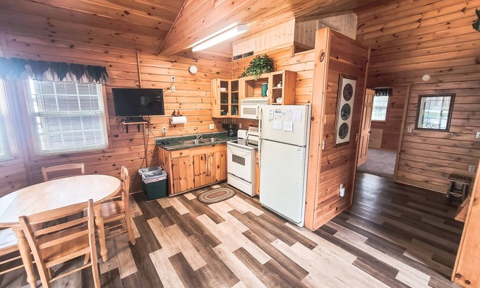 Chief Lake Resort | Bur Oak Cabin- Cabin on the Chippewa Flowage within a Resort