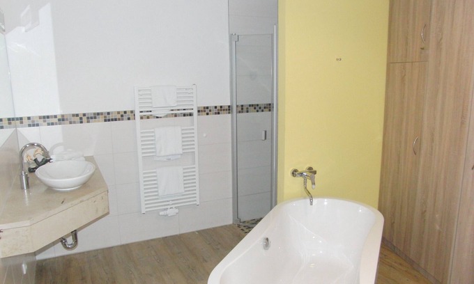 Kaschow Apartment | 'Burg Rothenklempenow': Apartment for up to 3 guests (with extra bed)