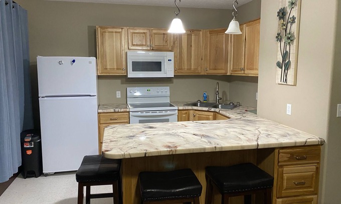 Holyoke Apartment | Burge Hotel