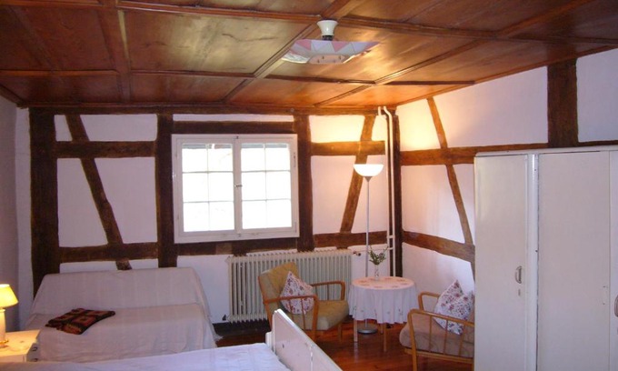 Dettingen-Wallhausen House | Burghof Wallhausen