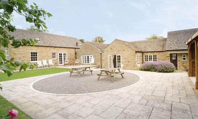 Greta Bridge House | Burns Cottage