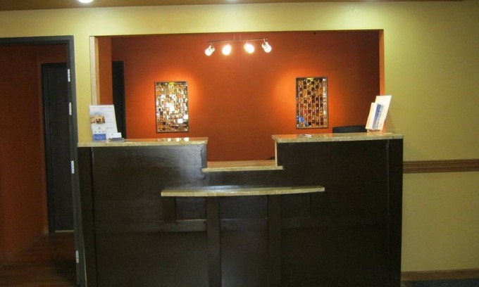Burnsville Hotel | Burnsville Inn & Suites