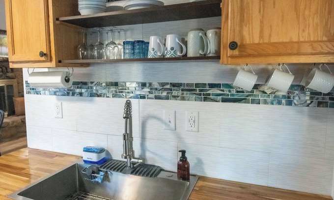 Iron Springs House | Burnt Ranch Bungalow-Family Friendly!
