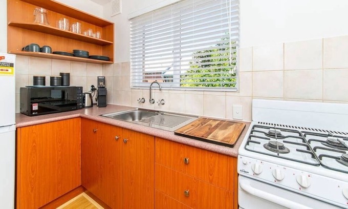 Rivervale Apartment | Burswood Budget - Walk to Crown & Optus!