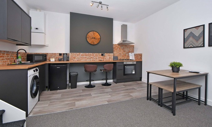 Burton on Trent Apartment | Burton Apartments. Free WiFi & Parking - 2 Bedroom