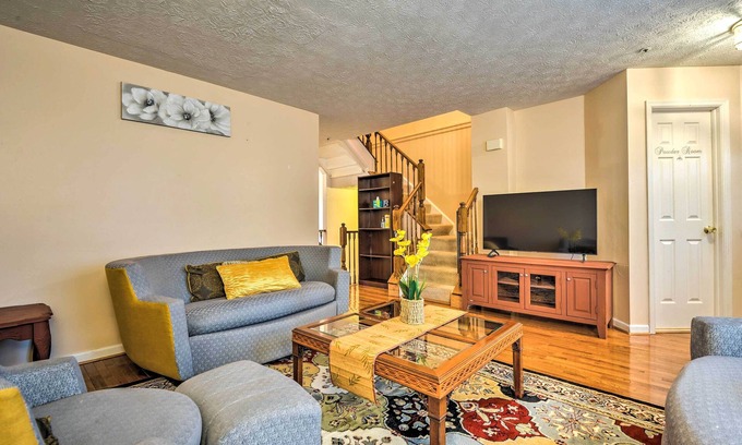 Burtonsville House | Burtonsville Townhome 20 Mi to DC!