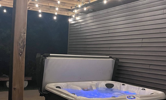 Lambton Shores House | Burwell Hideaway Nordic Spa *HOT TUB * Sauna* Pool Table * Fireplace *