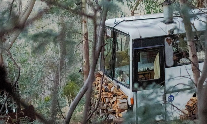 Bagdad House | Bus & Hot Tub Secluded Eco Forest Retreat