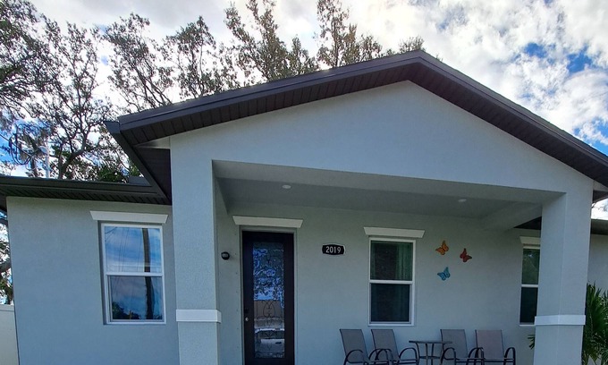 Bearss Plaza House | Busch Garden New House