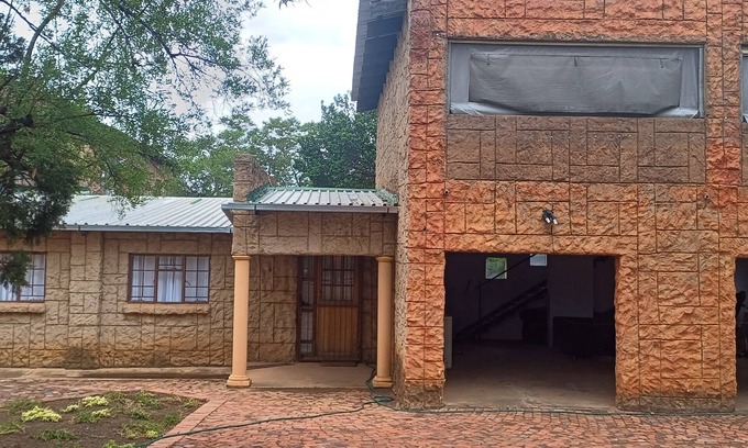 Cullinan Other | Bush and Birding retreat farmhouse with WiFi on the outskirts of Pretoria.