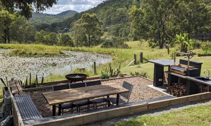 Clarence Town House | Bush Farm overlooking quiet valley