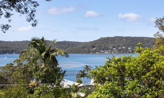 Wagstaffe House | Bush Retreat with Bay Views