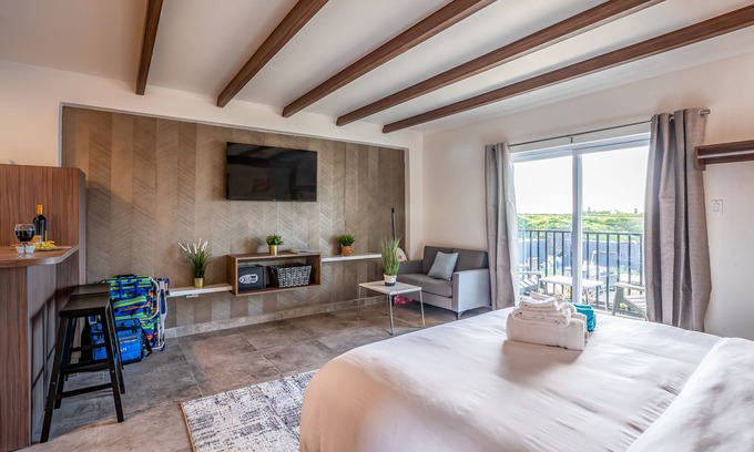 Bushiri Apartment | Bushiri's Long Life Studio w/Kingbed & Balcony #9