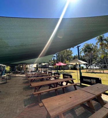 Bushland Beach Resort | Bushland Beach Tavern
