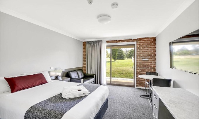 Marrangaroo Hotel | Bushman's Motor Inn