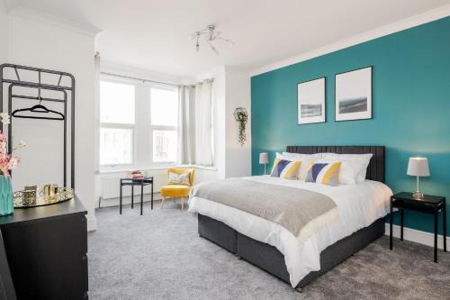 Cranbrook Apartment | Business & Leisure 2 BR & Parking by Damask Homes