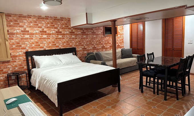 Stratford House | Business or Weekend escape