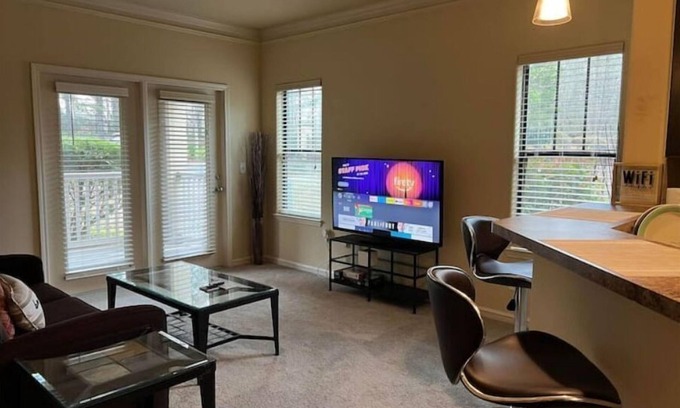 Executive Park Apartment | Business/Pleasure nComfy & Quiet with all the comfort of home. Instant Booking