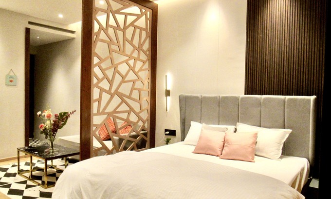 Noida Apartment | Business service apartment- in a mall near Expo centre.