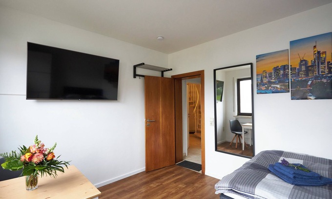 Offenbach am Main Apartment | Business studio apartment in a modern boarding house - public transport connection - free bikes