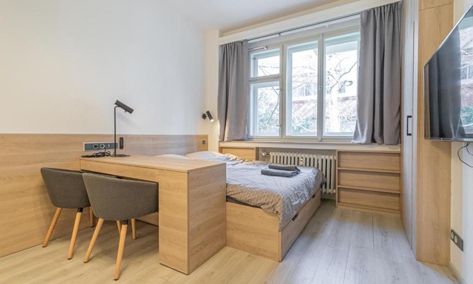 Andel Apartment | Business Studio Andel, 10 min to Centre, NETFLIX, Paid Parking