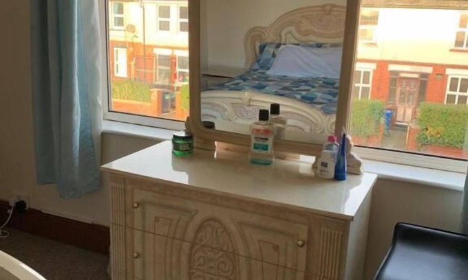 Leigh Hotel | Busybee - Guest House- Self service