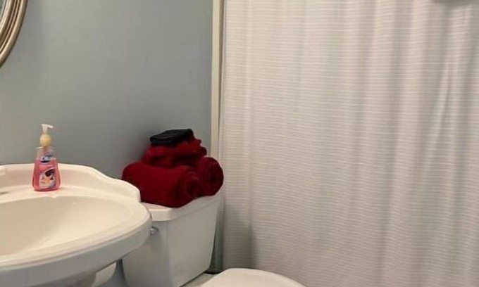 Athens House | Butler Cottage, Pet Friendly, Walk to the brewery.