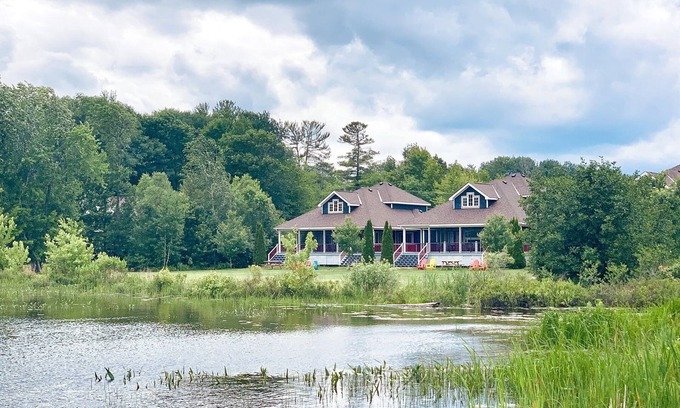 Port Stanton Cottage | Butlers Ridge Cottage- Lakefront Property on Sparrow Lake