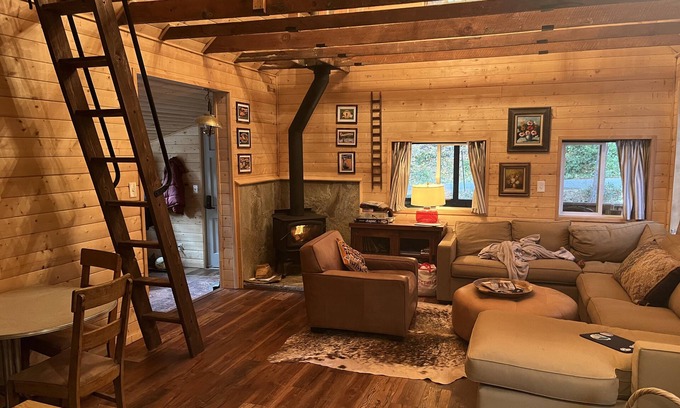 Sierra City Cabin | Butte Bungalow- 30+day rental- Sierra Buttes, Yuba River and Lakes Basin!