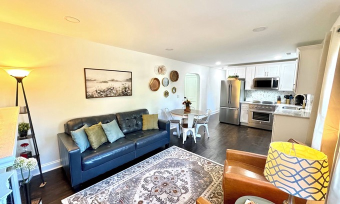 Winston - Salem House | Buttercup Hideaway; Cozy oasis near WFU, Reynolda Gardens & Historic Graylyn