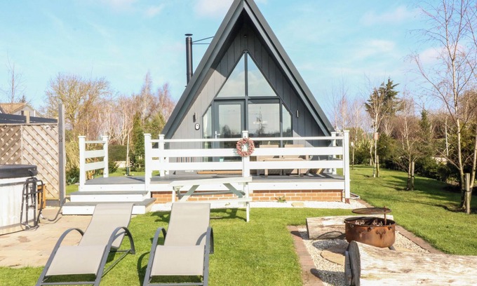 North Wheatley Cottage | BUTTERCUP LODGE, romantic, character holiday cottage in Misterton