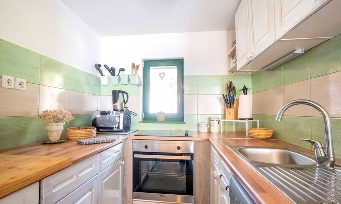 Trzic House | Butterfly Cottage By The Creek