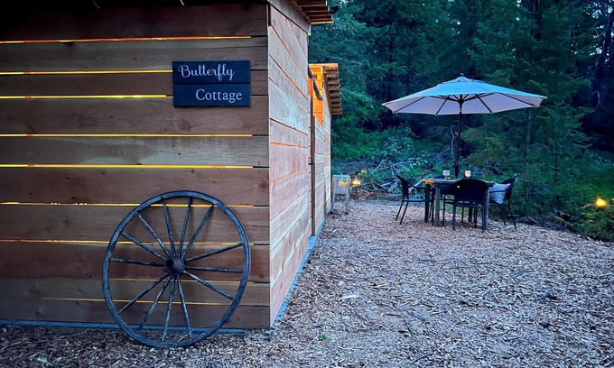 Okanagan-Similkameen Cabin | Butterfly Cottage - Glamping
