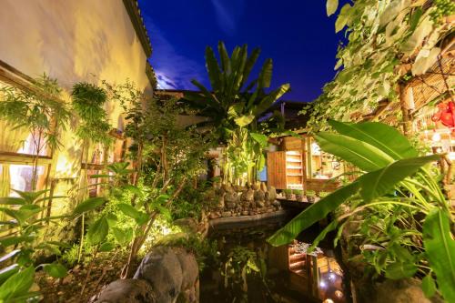 Yongding Hotel | Butterfly Flowers Inn-One Way Free Pick up from Airport or TS over 2 nights