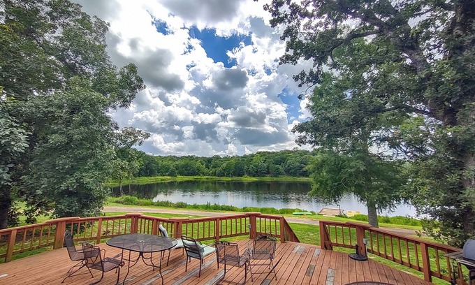 Edom House | Butterfly Lake House - Arcridgeranchresort.com