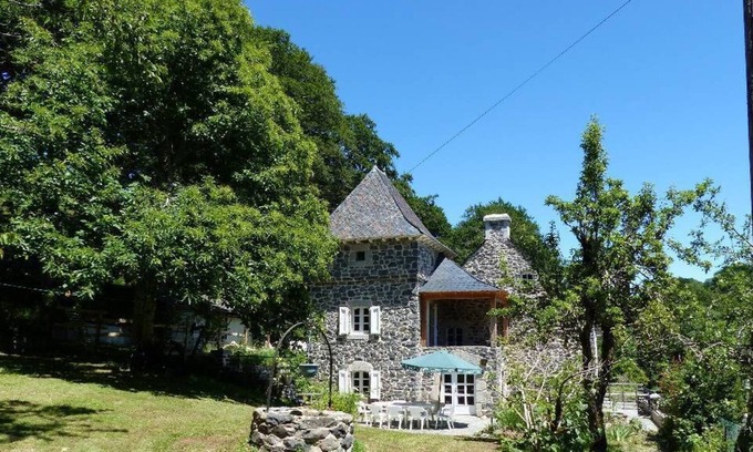 Laguiole Villa | Butterfly villa on Aubrac
