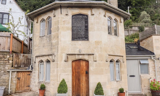 Rodborough House | BUTTERROW GATE, pet friendly, character holiday cottage in Stroud