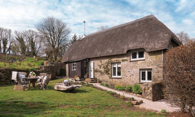 Sticklepath Cottage | BUTTERWELL COTTAGE AT COLLIHOLE, with open fire in Chagford