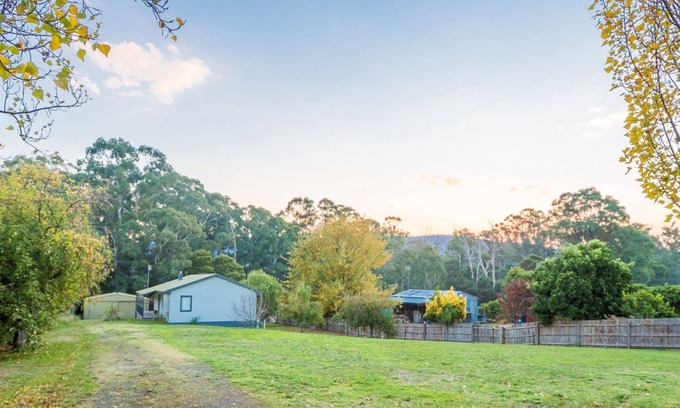 Buxton House | BUXTON BEAUTY - Central location, river views
