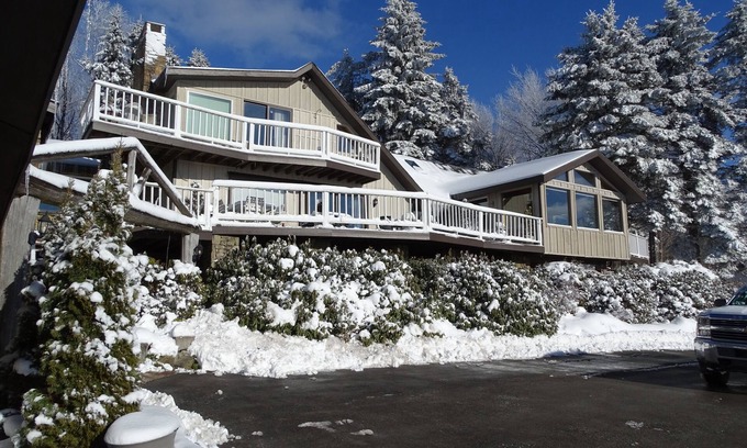 Champion House | Buy 2 Nights, get one free! Oct and Nov Special! Great Skiing at Seven Springs!